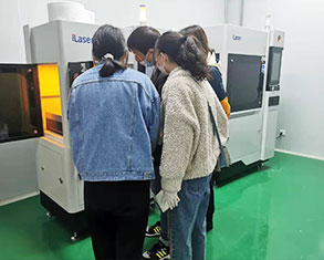 Process colleagues guide the operation of customer equipment